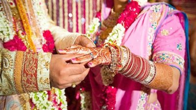 هندي يطلق زوجته لأنها 