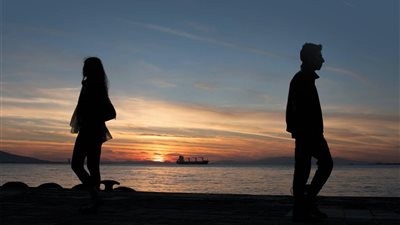 اعرفي علامات انسحاب الرجل من العلاقة وأسبابها