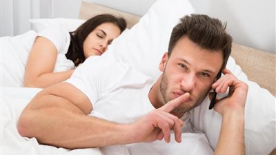 تفسير حلم خيانة الحبيب للعزباء والمتزوجة