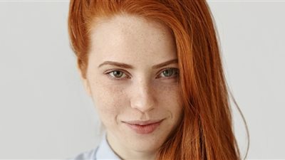 مقالب الصالونات بسبب الشعر الأحمر الناري 