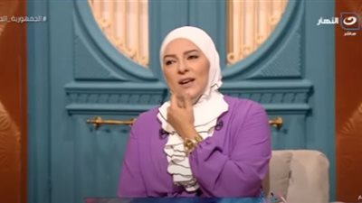 مُسنة تضرب المثل في الوفاء لزوجها بعد وفاته | فيديو