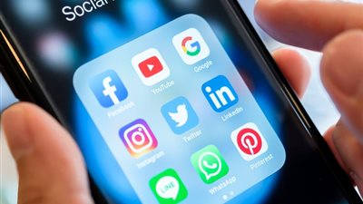 جمال فرويز لـ«هير نيوز»: تعطل مواقع التواصل الاجتماعي يُصيب البنات بـ«الهوس»