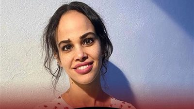 بعد تخلي والدها عنها.. ابنة عمرو دياب تعمل مصممة ملابس