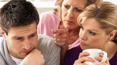 هل خدمة الزوجة لوالدة زوجها واجب أو تطوع؟ الإفتاء تجيب