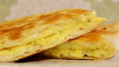 طريقة عمل كاساديا البيض لإفطار صحي