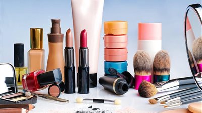 أطباء لـ«هير نيوز»: مستحضرات التجميل والكرياتين قد تكون ضارة لبشرتك وصحتك