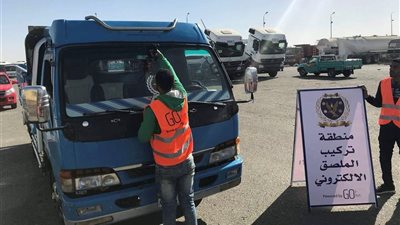 اعتبارًا من 1 نوفمبر.. سحب رخص القيادة لعدم تثبيت الملصق الإلكتروني