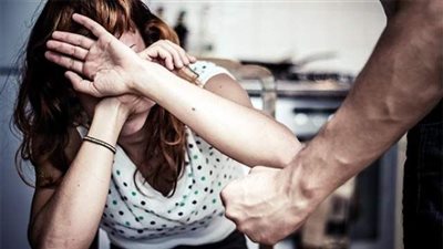 شيماء تطلب الطلاق: شتمني وضربني بسبب اللانش بوكس والسبلايز 