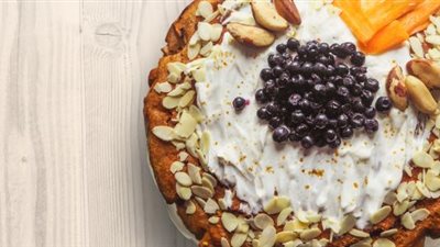 يحبها الأطفال.. طريقة عمل كيكة الشوفان بالزبادي