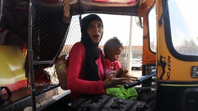 أم صابرين: «مبسوطة بسواقة التوك توك لهذا السبب».. فيديو