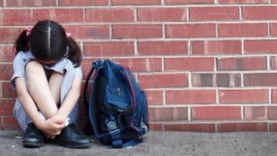 بعد واقعة «فراش» الإسكندرية.. خبراء يقدمون لـ«هير نيوز» طرق حماية طفلتك من «التحرش المدرسي»