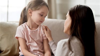 أستاذة علم الاجتماع لـ«هير نيوز»: المتحرشون يستغلون حرمان الطفلة من الحنان في أسرتها