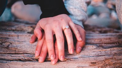 فتيات يتحدثن لـ هير نيوز عن تأثير الدراما على تفكيرهن في الارتباط والزواج