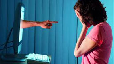 جريمة العصر.. كيف يعاقب القانون المصري مرتكب التحرش الإلكتروني؟ 