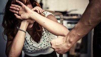 سماح تخلع زوجها: المدمن كان هيشوه وجهي بمية نار