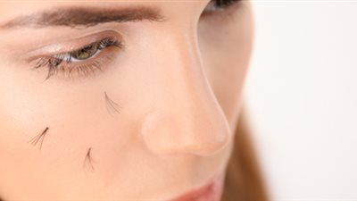 طرق طبيعية لعلاج تساقط الرموش 