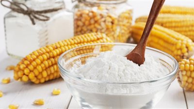 تعطي لمعانًا.. فوائد مذهلة لماسك نشا الذرة للشعر 