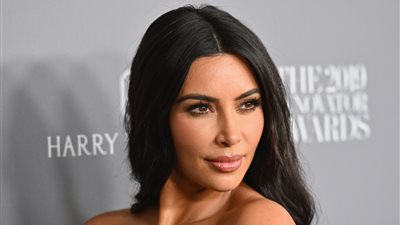 في ذكرى مولدها.. كيم كارداشيان تعيد مومياء مسروقة لمصر