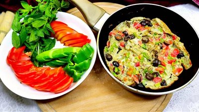 يحبه الأطفال.. طريقة عمل بيض أومليت بالخضار 