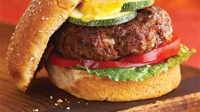 خفيف على معدة الأطفال.. طريقة عمل البرجر المشوي مع الكاري