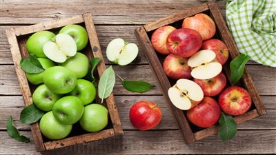 تفسير حلم التفاح في المنام للعزباء والمتزوجة والحامل