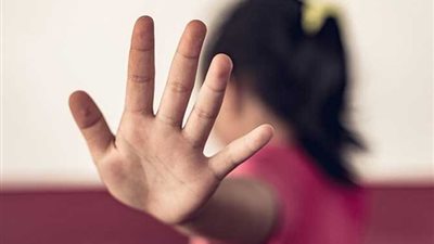 مُسن يغتصب طفلة من ذوي الاحتياجات الخاصة في الجيزة