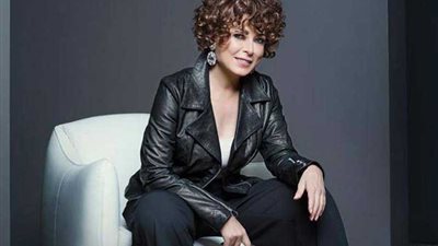 أنوشكا تتصدر محركات البحث بسبب كلبتها 