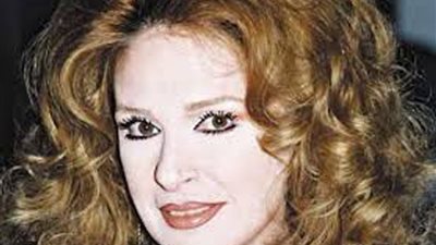 «القاهرة السينمائي» يُكرم نيللي بجائزة «الهرم الذهبي التقديرية» 