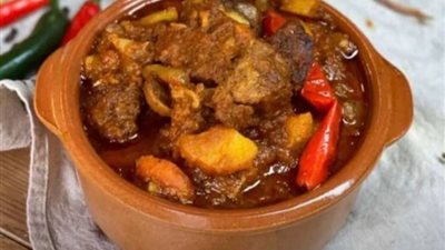 صحي وشهي.. طريقة عمل طاجن اللحمة بالبصل والجزر 