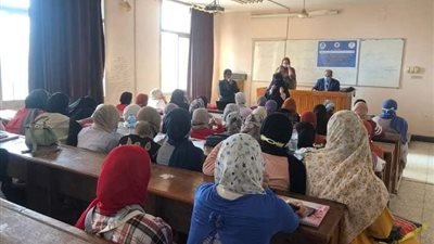 «القومي للمرأة»: دور الأسرة غرس القيم والأخلاق في نفوس الأبناء