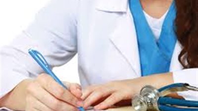 هاربة من 11 قضية.. ضبط طبيبة توليد 