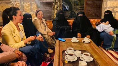 نائبة برلمانية: 