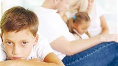 استشاري علاقات أسرية: التمييز بين الإخوة قنبلة موقوتة لهذه الأسباب