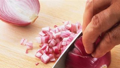 5 طرق للقضاء على رائحة البصل بمكونات طبيعية
