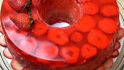 طريقة عمل كيكة عيد الحب بالجيلي بالموز