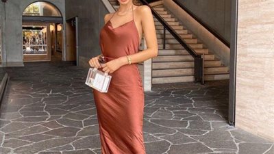 نظرة للبنات النحيفة| الفستان الستان سر الأنوثة.. صور 