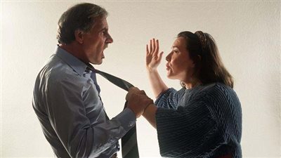 «الآية اتقلبت».. خبيرة علم اجتماع تكشف أسباب ظاهرة ضرب النساء لأزواجهن