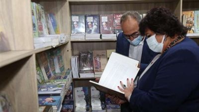وزيرة الثقافة تُدشن «كشك كتابك» في ساحة الأوبرا