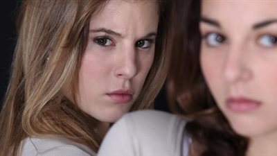 استشاري علاقات أسرية عن غيرة الأخت: «اصبري واحتويها»