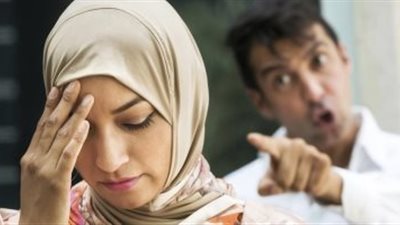 زوجة تطلب الطلاق: بيعذبني بسيخ حديد محمي على النار 