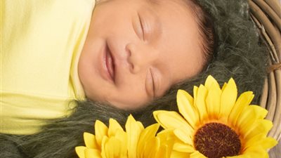 «فوتوجرافر المواليد».. هبة حسان ترسم البسمة على وجوه الأمهات| صور