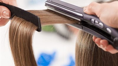 الكوافير باب خلفي لدار الآخرة.. البداية مع جلسة الكيراتين تنتهي بالسرطان