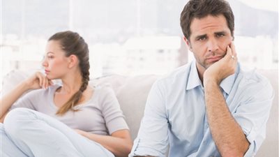 زوجة تطلب الطلاق: يعذبني ويطالبني بتدليك قدميه طوال الليل 