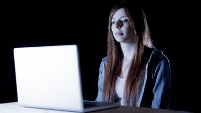 للأمهات.. دلالات تؤكد مشاهدة ابنتك لأفلام الإباحية.. واضطرابات النوم الأبرز