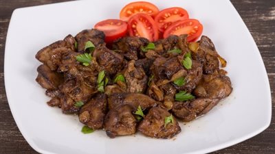 كلها حديد.. طريقة عمل كبدة الفراخ  بالبصل والطماطم