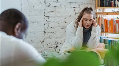 استشاري نفسي: لا يوجد في السنة النبوية واقعة ضرب رجل لزوجته| فيديو