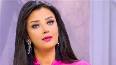 «اقفش عريس».. رضوى الشربيني تسخر من مشكلة فتاة| فيديو