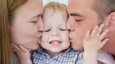 «بلاش الدلع».. استشاري نفسي تكشف مخاطر التدليل المفرط للطفل