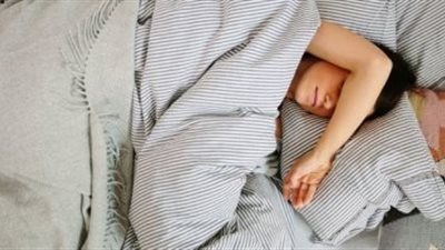 «التفكير المفرط».. مرض يصيب المراهقات وقد يدفعهن للانتحار