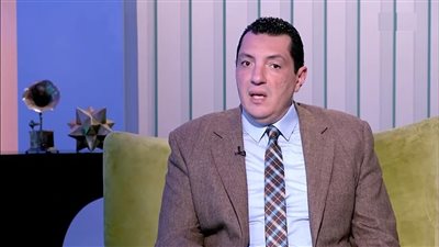 استشاري علاقات أسرية: الإهمال والخيانة يحولان المرأة إلى «مادية»